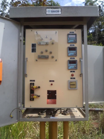 Painel com instrumentos de controle, apresentado no portfólio